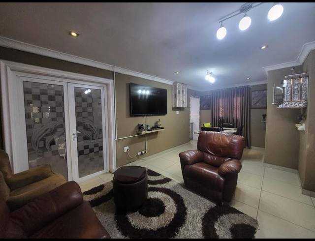 3 BEDROOM HOUSE FOR SALE IN REDCLIFFE